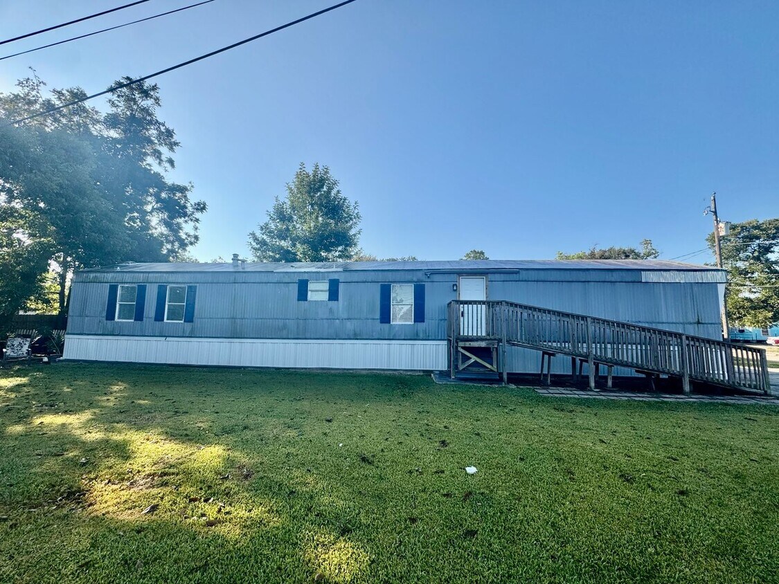 Photo - 1007 Spooner St-