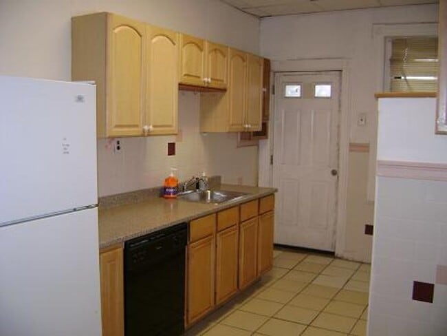 Building Photo - Great Deal; Easily Access BU and B Line or...