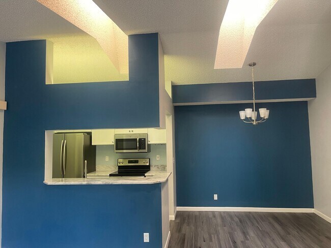 Building Photo - 2504 SE Anchorage Cove