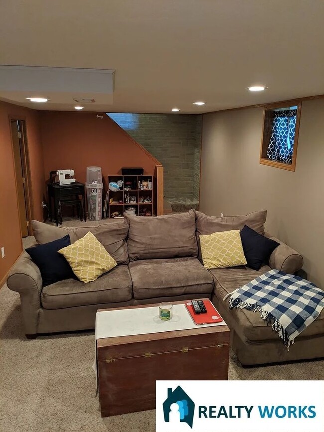 Building Photo - Charming and cozy 2 bedroom 1 bathroom