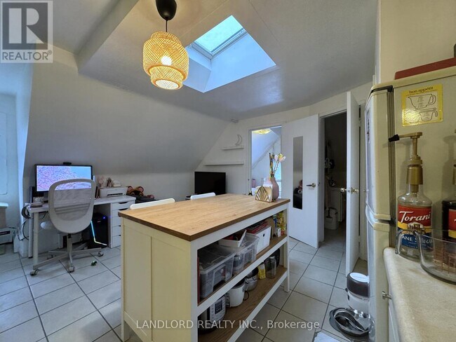 Building Photo - 198 Dunn Ave