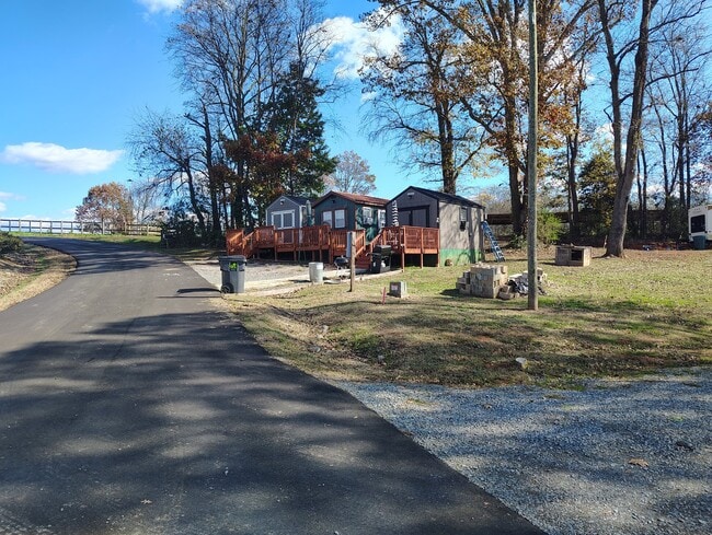 Foto del edificio - 403 Cook Rd