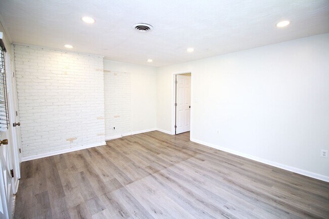 Foto del edificio - 11703 Caplinger Rd