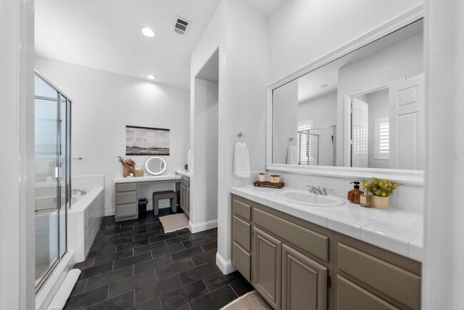 Building Photo - 27067 Sunningdale Way