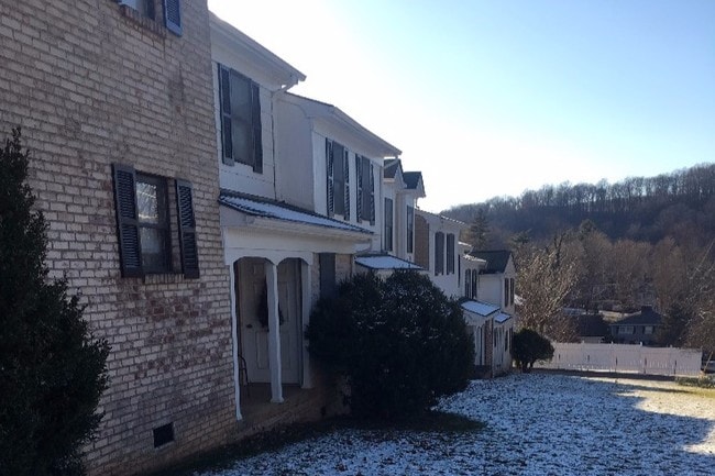 Outside - 262 Dogwood Rd