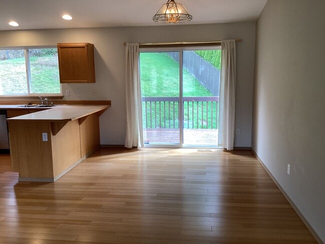 Building Photo - Three Bedroom Split Level Home in Lake Ste...