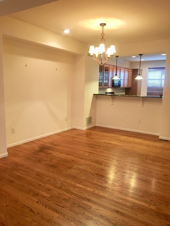 Building Photo - Beautiful and Chic Brownstone Residence Fa...