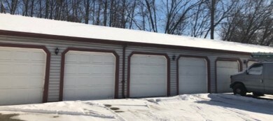 Building Photo - 412 Racine St