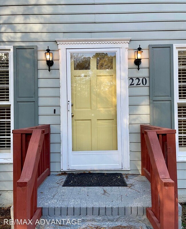 Building Photo - 3 br, 2.5 bath House - 220 Mimosa Dr