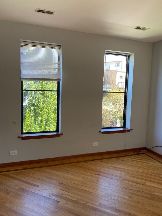 Foto del edificio - 1370 N Dean St