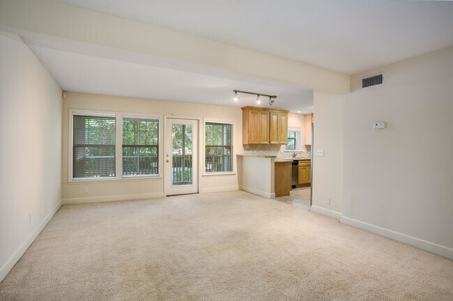 Building Photo - Beautiful 1BR/1BA Condo in A Gated Community!
