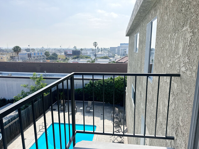 balcony overlooking the pool - Vanderbilt West