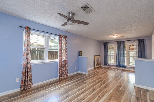 Foto del edificio - 12054 Plumpoint Dr