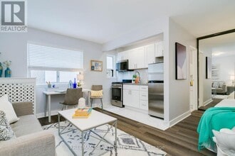 Building Photo - 214 Wellesley St E
