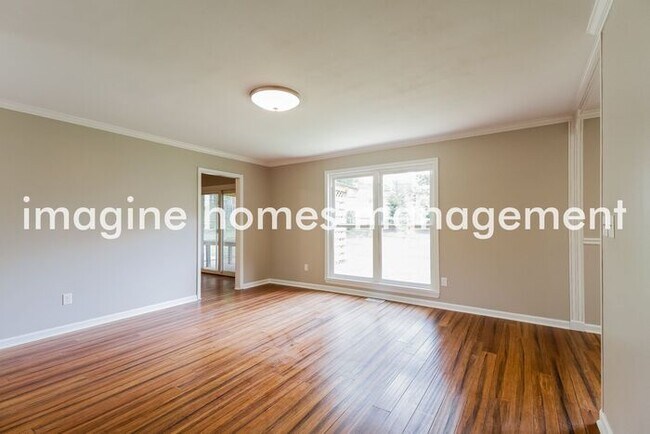 Building Photo - 3 Bedroom, 1.5 Bath Brick Ranch in Forest ...