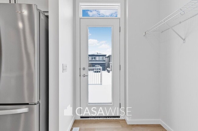 Photo du bâtiment - 8127-8228 228 St NW