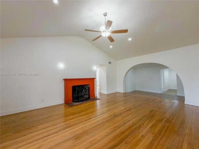 Foto del edificio - 410 Pinecrest Dr