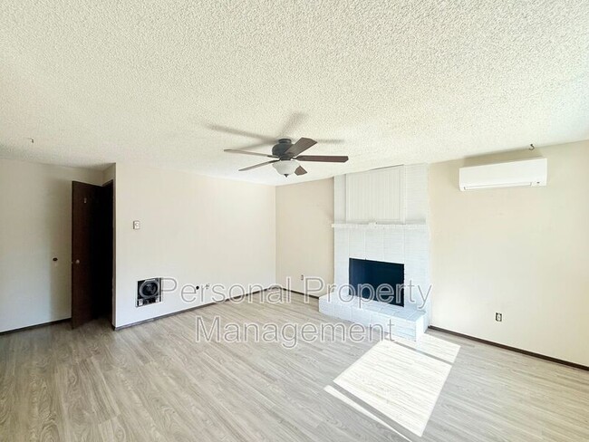 Building Photo - 914 NE 141st Ave
