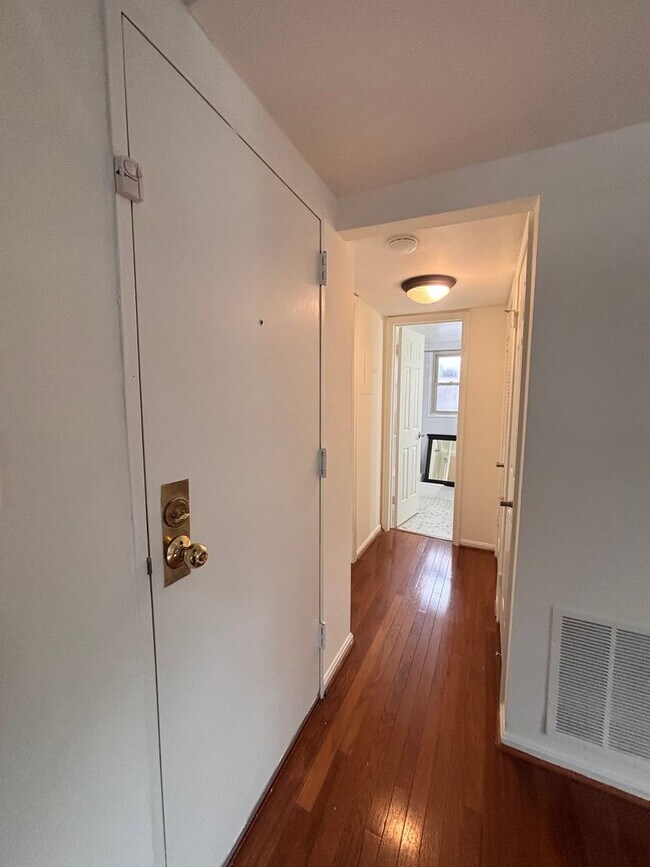 Foto del edificio - 1413 E Abingdon Dr