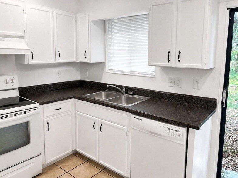 Foto del edificio - 1406 Crystal Ct