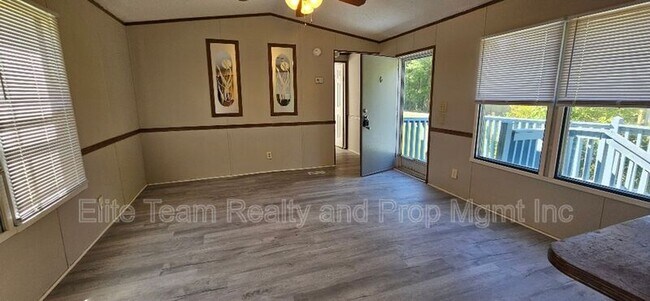 Foto del edificio - 2935 Cedarvale Rd