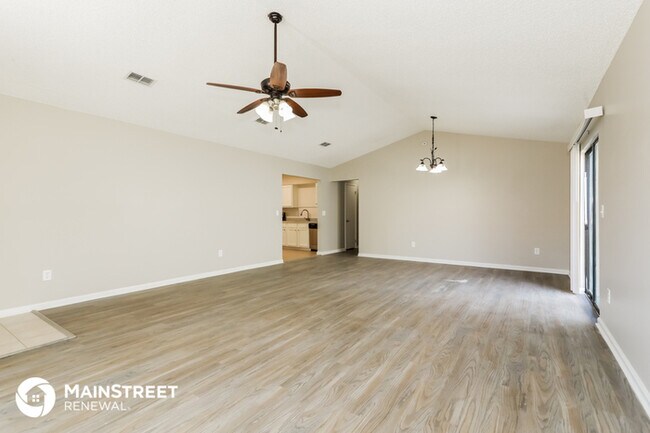 Building Photo - 1852 Manitoba Ct N