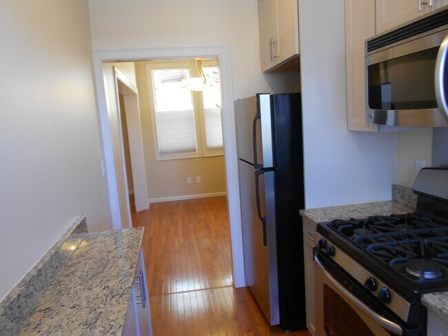 Building Photo - 18 Haviland St