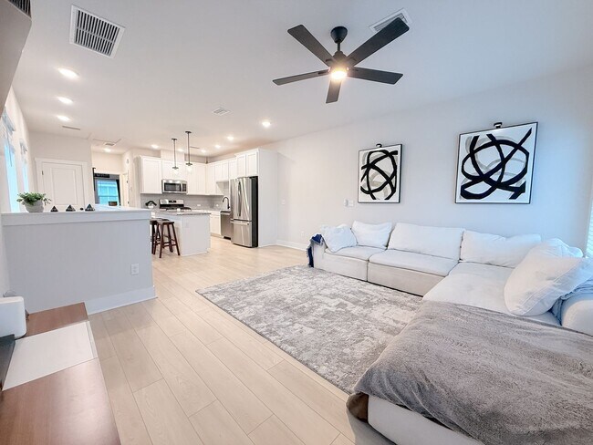 Foto del edificio - Resort-Style Living in eTown | Gated Community + Top Amenities