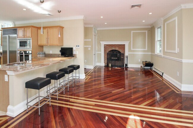 Foto del edificio - 38 Braeland Ave