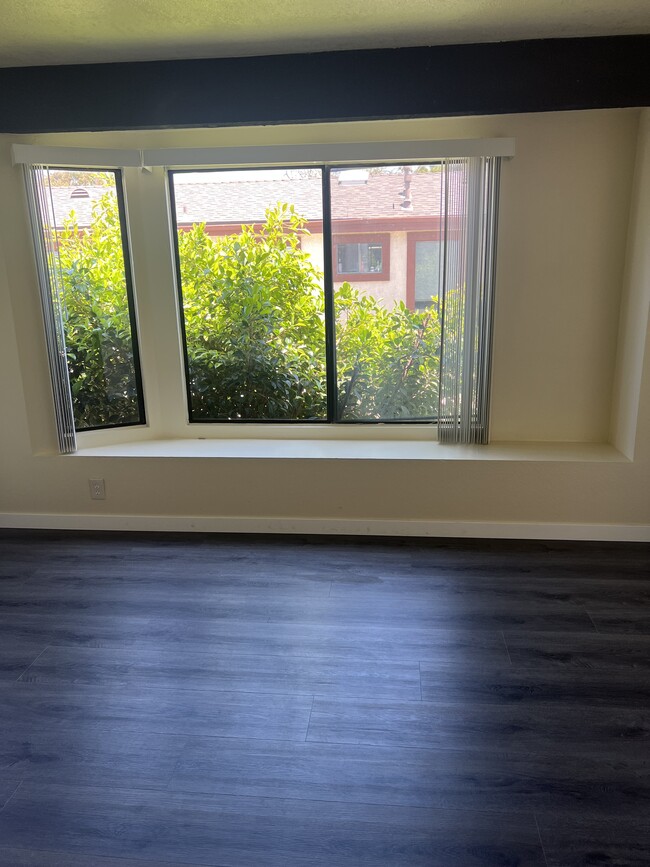 Living Room Window Seat - 142 14th St