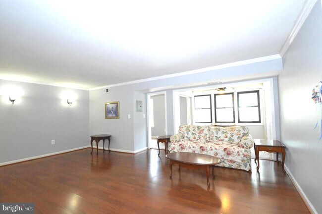 Building Photo - 9647 White Acre Rd