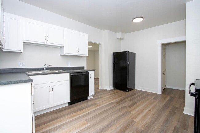 Building Photo - Two Bedroom Duplex