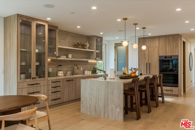 Foto del edificio - 1161 Stearns Dr