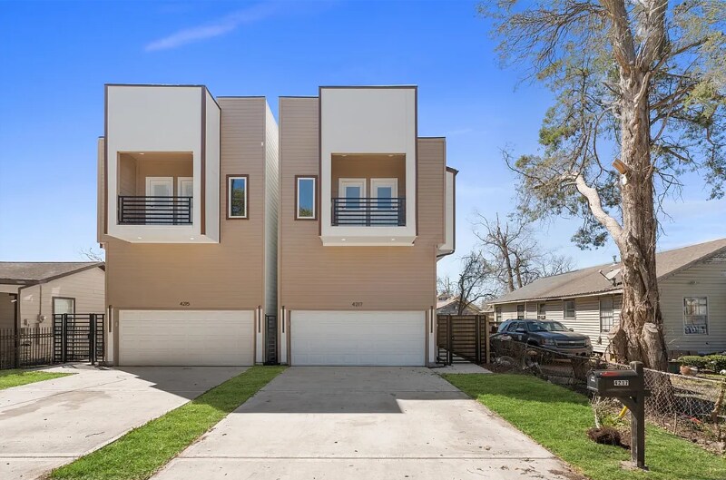 Foto principal - 4217 Rogers St