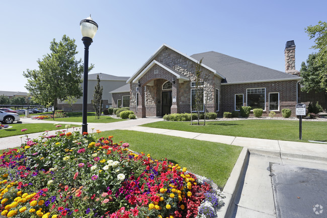 Clubhouse Exterior - The Falls at Canyon Rim