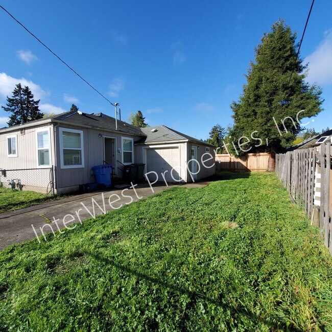 Building Photo - 3+bd 1.5 ba Single Level West Salem Home w...