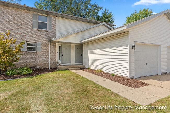 Building Photo - 917 Cedar Run Ct NW