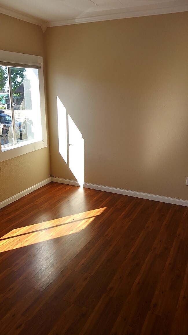 Building Photo - 949 San Pablo Ave