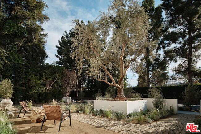 Foto del edificio - 10317 Valley Spring Ln