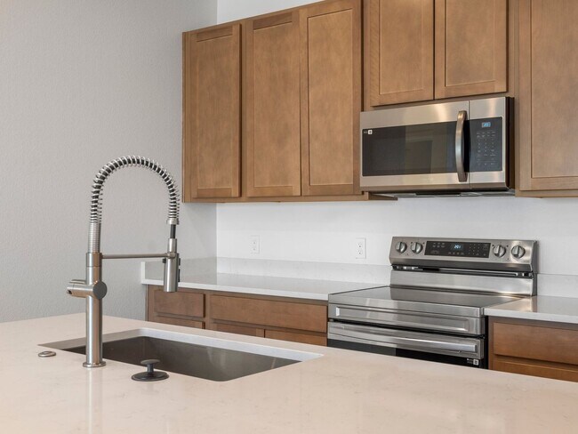 Building Photo - Penthouse level condo with HUGE garage AND private off-street parking