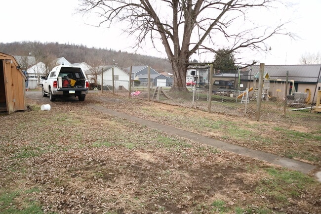 Foto del edificio - 504 Underwood Ave