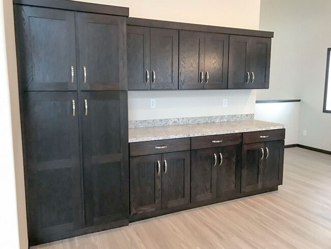 Building Photo - 3 bed 3 bath