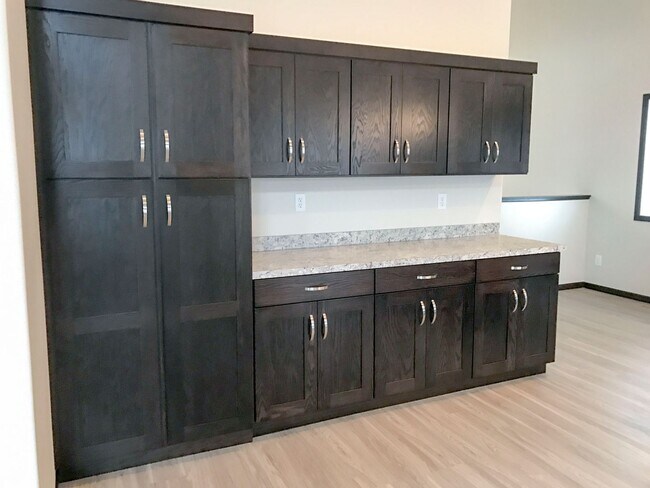 Foto del edificio - 3 bed 3 bath