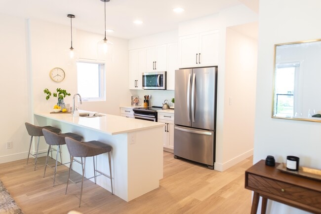 Building Photo - 584 Gertrude Avenue