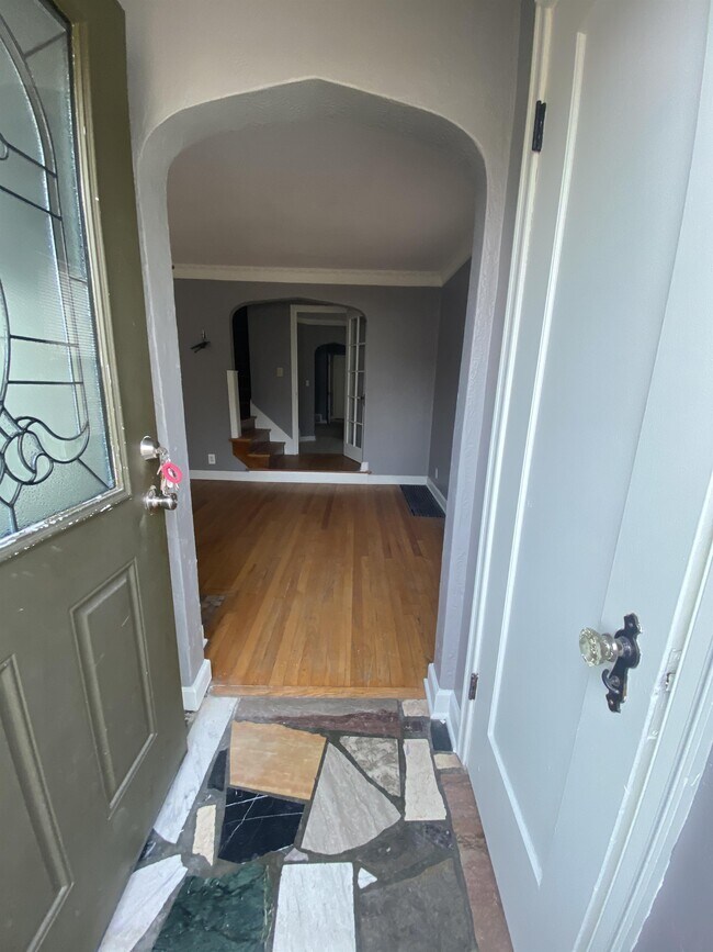 Building Photo - 7224 Highland Ave