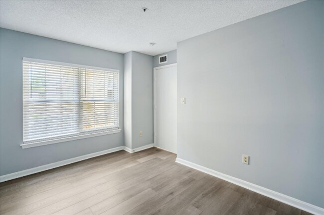 Foto del edificio - 14102 Yardarm Way
