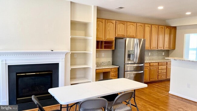 Building Photo - 45994 Grammercy Terrace