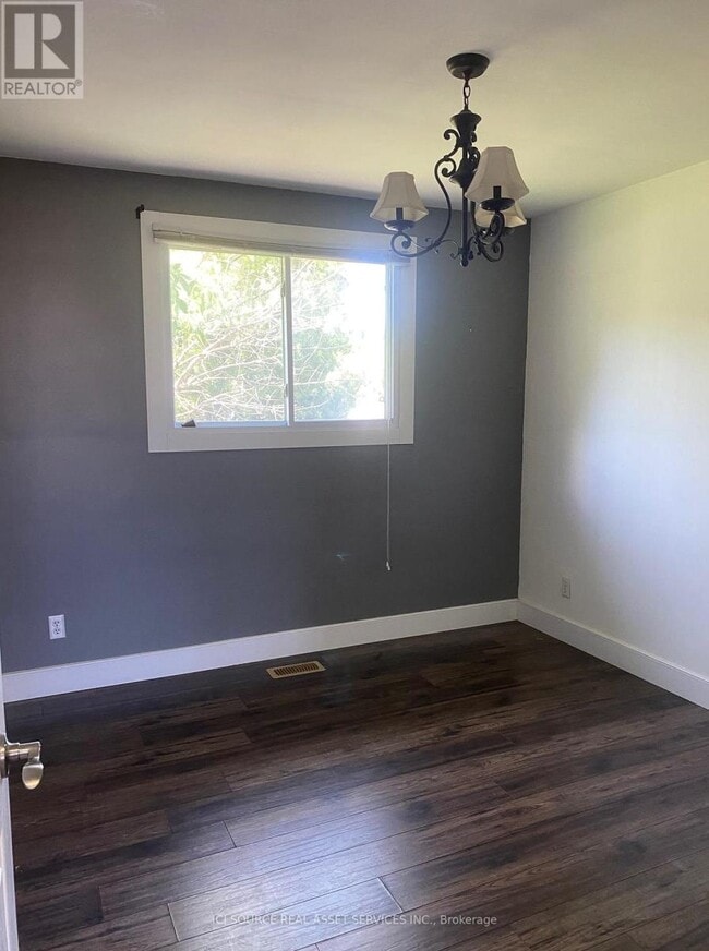 Building Photo - 2972 Grandview St