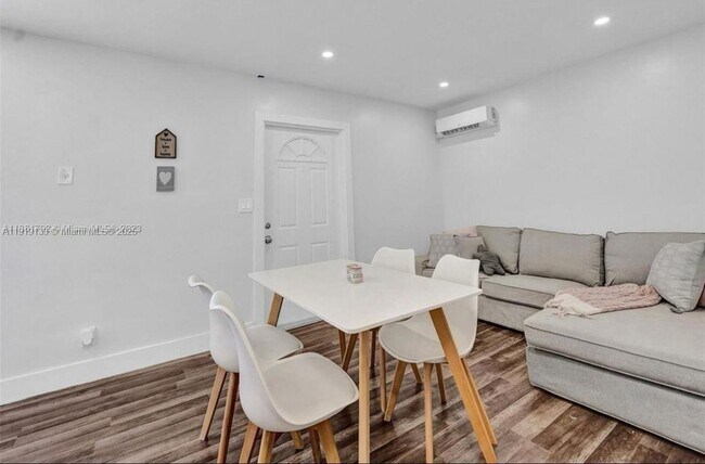 Foto del edificio - 685 SW 7th Terrace