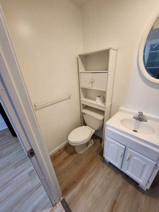 Baño - 84 Salem St